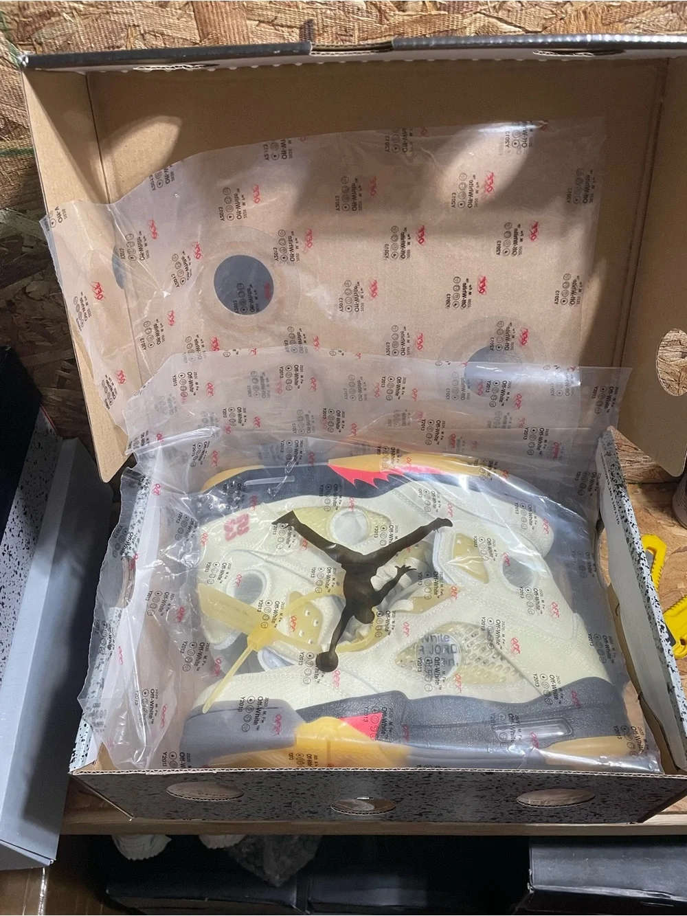 Air Jordan 5 Retro Off-White Sail (DAMAGED BOX)